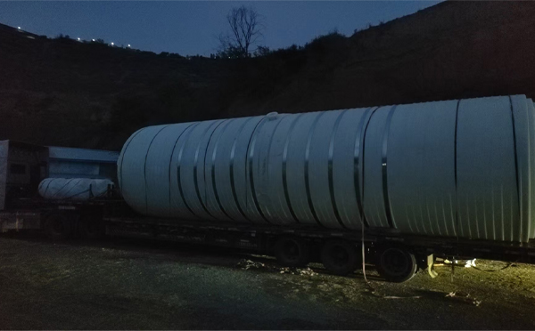 甘谷圆桶运输途中