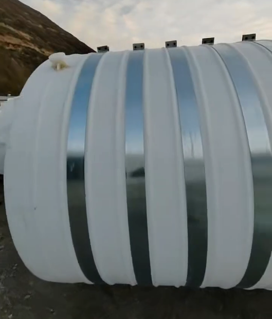 圆形甘谷塑料桶批量交付案例：结构稳定，适配多行业液体储运需求